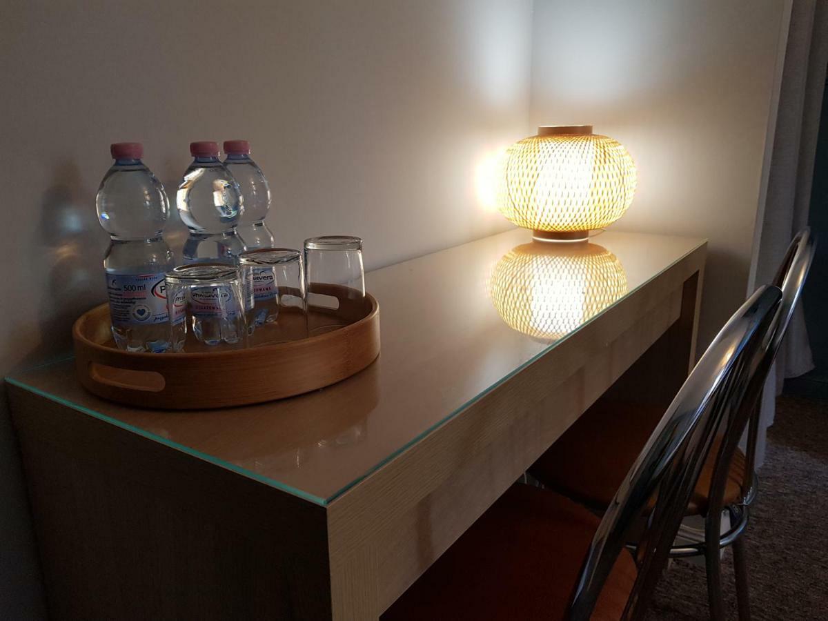 Pokoje Hotelowe Dux Lodz  Ngoại thất bức ảnh